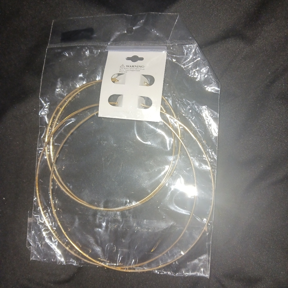 NEW Women Gold Fashion 2-pack hoop earrings - Picture 5 of 5